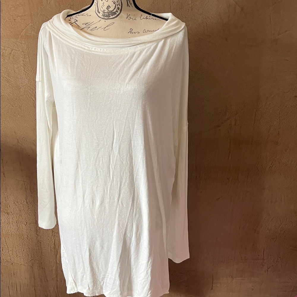 Elegant medium White Long Sleeve Top New